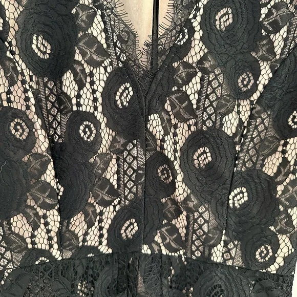 Francesca’s Black Lace Long Sleeve Romper - Size XS - Picture 4 of 5